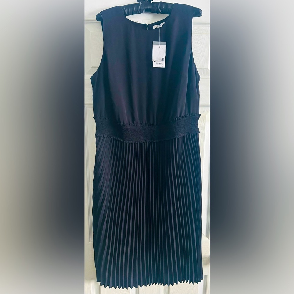 Croft & Barrow NWT sleeveless pleated midi dress. 0X, only color in stock -black